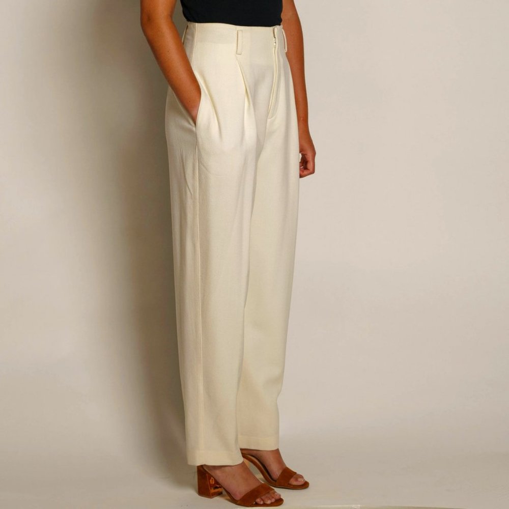 Linda Allard for Ellen Tracy 100% wool pants, fully lined. Tag attached. Cream.